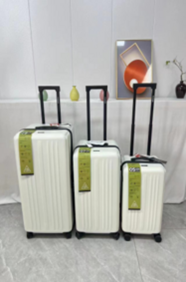 Белый чемодан 1030 спортивный стиль (Средний 24 дюйма)